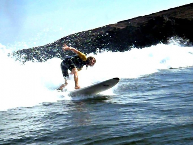  Catch waves in Tenerife 